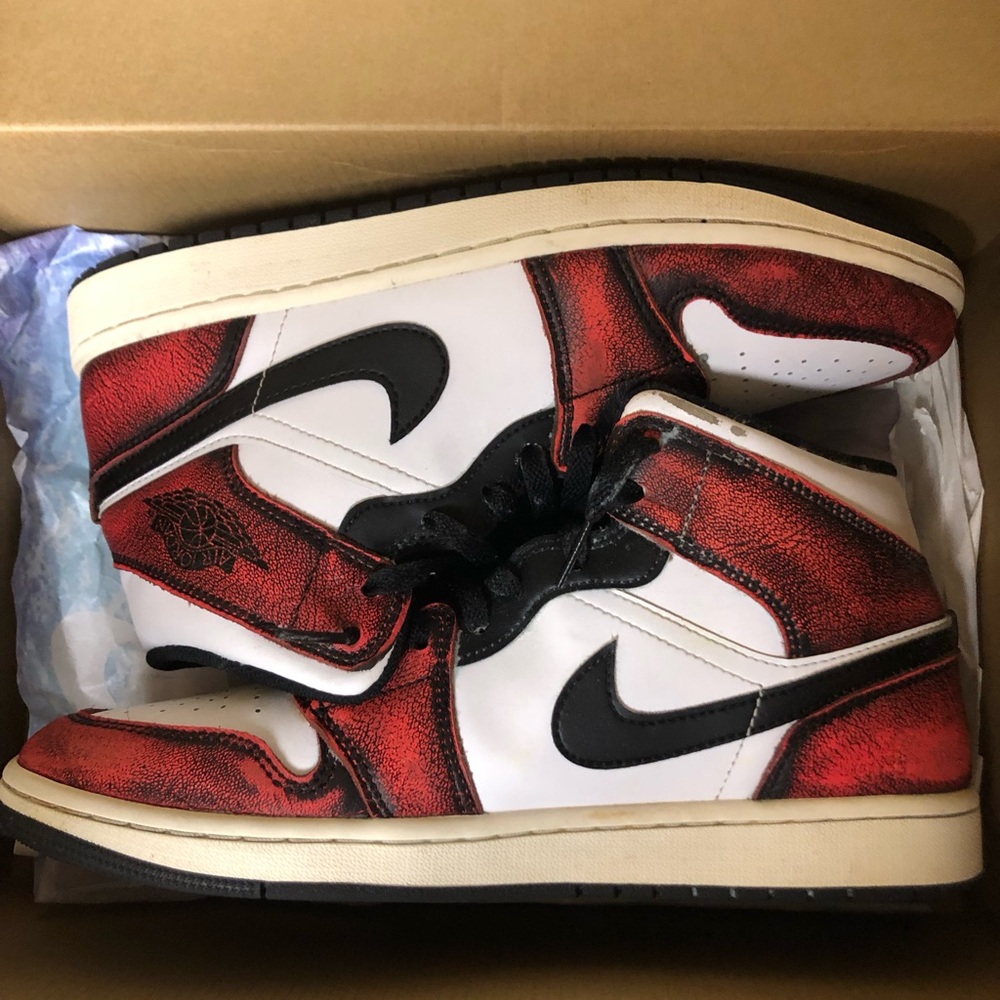 Nike Air Jordan 1 Mid Wear-Away - Picture 1 of 5